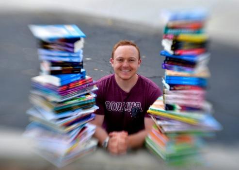 雷德兰兹大学17届毕业生Jordan Buttner旨在向孩子们传递阅读的爱